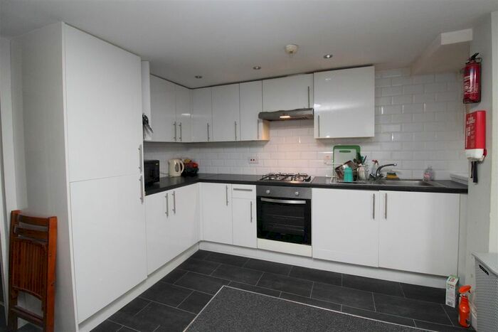 2 Bedroom Flat To Rent In Lower Cathedral Road, Cardiff, CF11