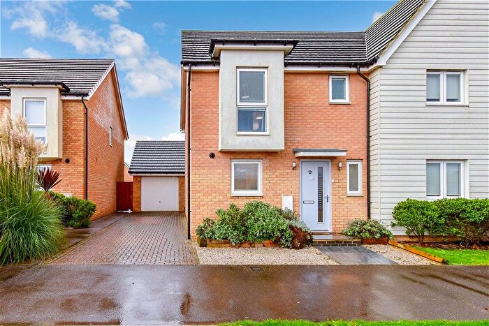 3 Bedroom Semi-detached House For Sale In Richardson Way, Littlehampton, West Sussex, BN17