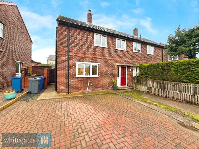 3 Bedroom Semi Detached House For Sale In Westfields, Royston, S71