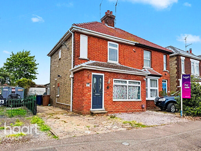 3 Bedroom Semi-Detached House For Sale In Acacia Grove, March, PE15