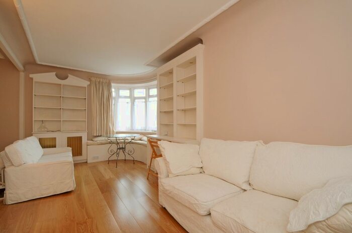 Studio To Rent In Norland Square, London, W11