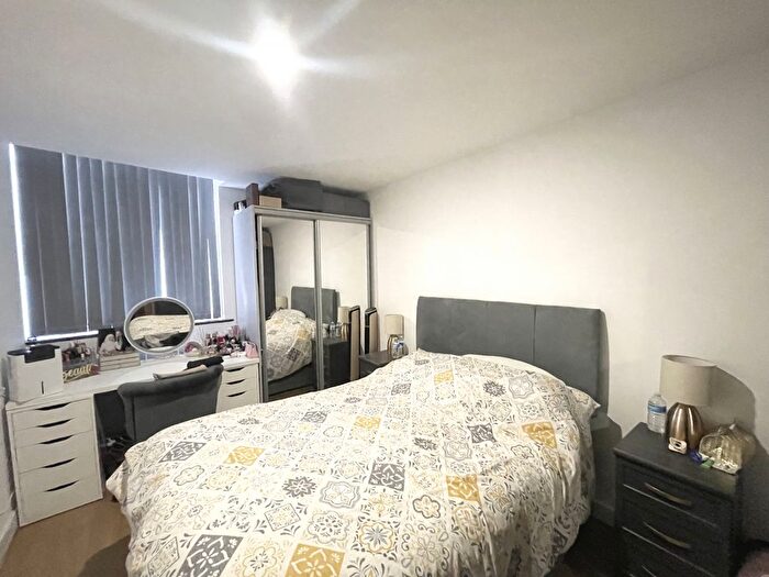 1 Bedroom Flat To Rent In Fitzwilliam House, Southall, UB2