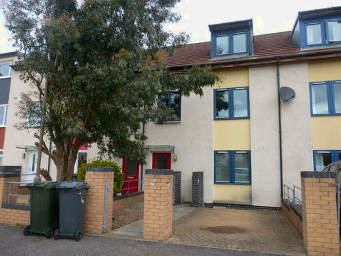 4 Bedroom Town House To Rent In Castlebrae Place, Edinburgh, EH16