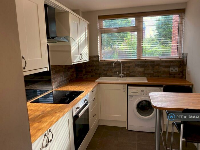 2 Bedroom Flat To Rent In Loughborough Road, Nottingham, NG2