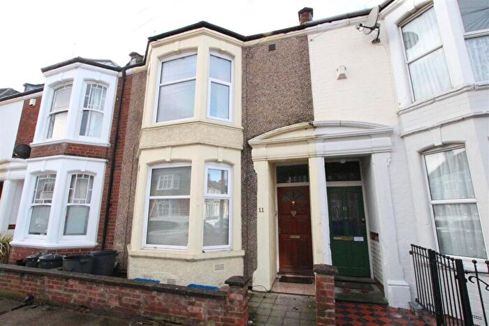 5 Bedroom House To Rent In Lutterworth Road, Northampton, NN1