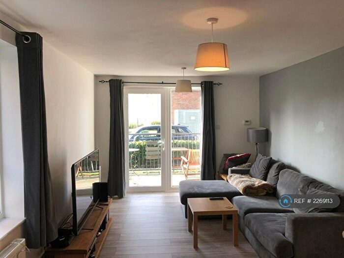 2 Bedroom Flat To Rent In Limerick Close, Balham, SW12