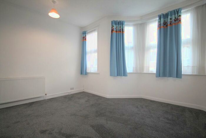 2 Bedroom Flat To Rent In Kitchener Road, Seven Sisters, N17