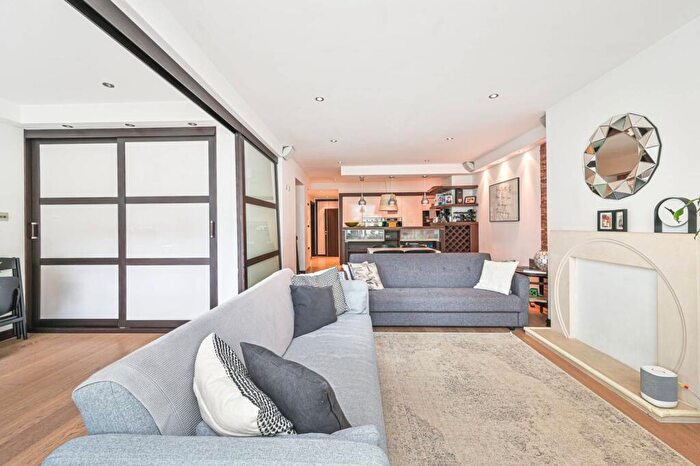 3 Bedroom Flat To Rent In Priory Road, West Hampstead, London, NW6
