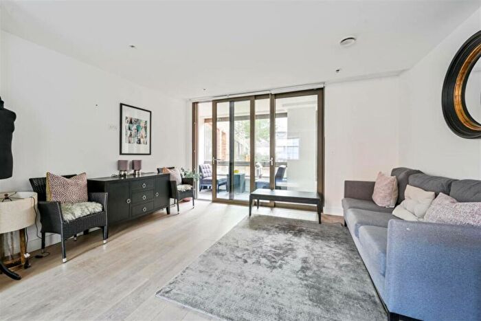 2 Bedroom Apartment To Rent In Wentworth Street, E1