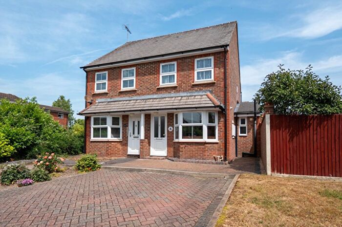 2 Bedroom Semi-Detached House For Sale In Staines Square, Dunstable, LU6