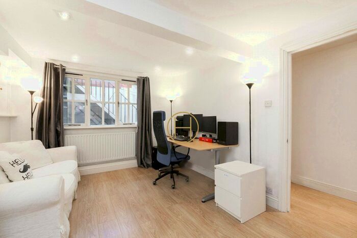 1 Bedroom Flat To Rent In Tottenham Street, Fitzrovia, London, W1T