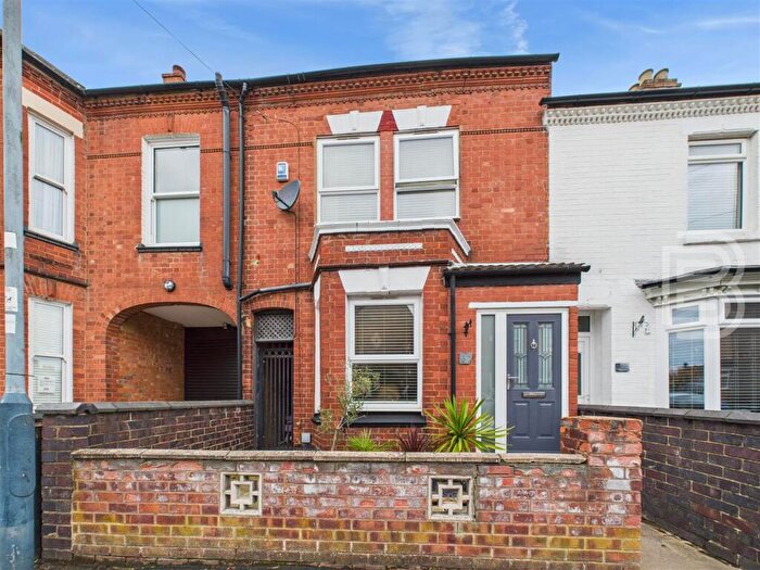 4 Bedroom Terraced House For Sale In Winfield Street, Rugby, CV21