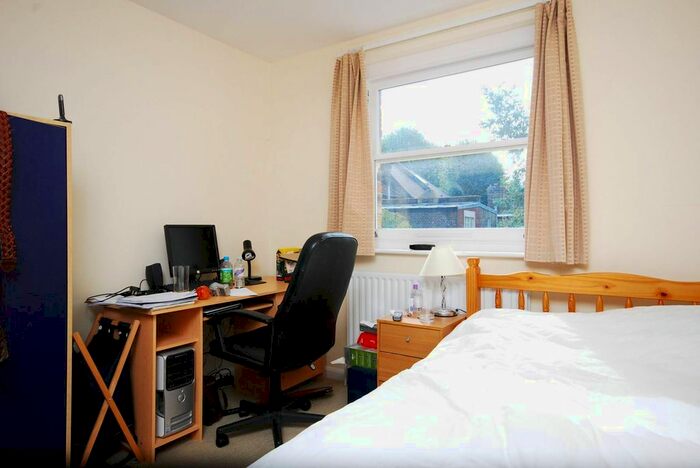 3 Bedroom Flat To Rent In Avenue Road, Acton, London, W3