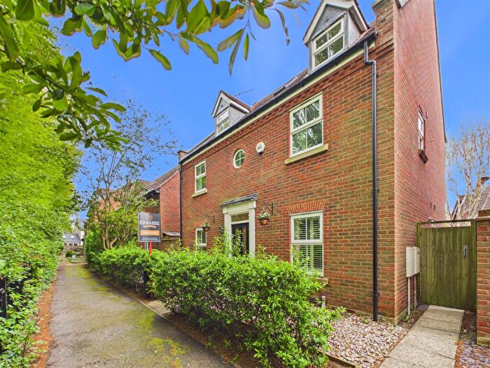 5 Bedroom Detached House For Sale In Bennett Way, Stratford-Upon-Avon, CV37