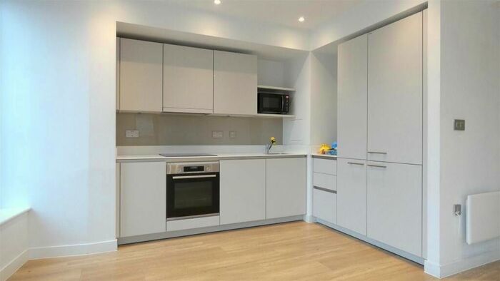 2 Bedroom Flat To Rent In Sanderstead Road, South Croydon, Surrey, CR2