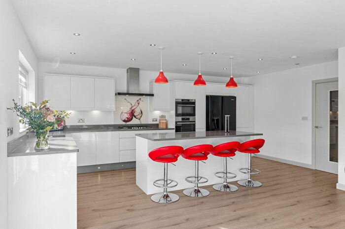 4 Bedroom Detached House For Sale In The Warren, The Green, Croydon, CR0