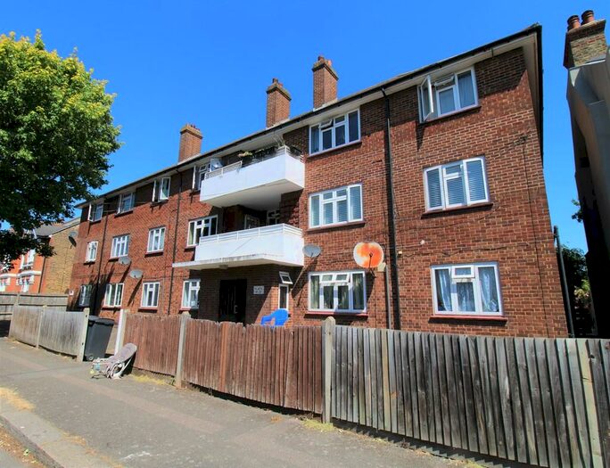 2 Bedroom Apartment To Rent In Ravenscar Road, Surbiton, KT6