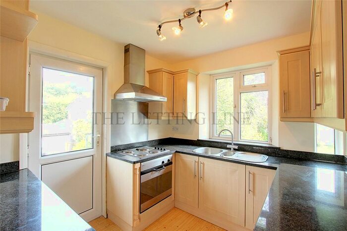 2 Bedroom Bungalow To Rent In Tarnbank, Enfield, Middlesex EN2