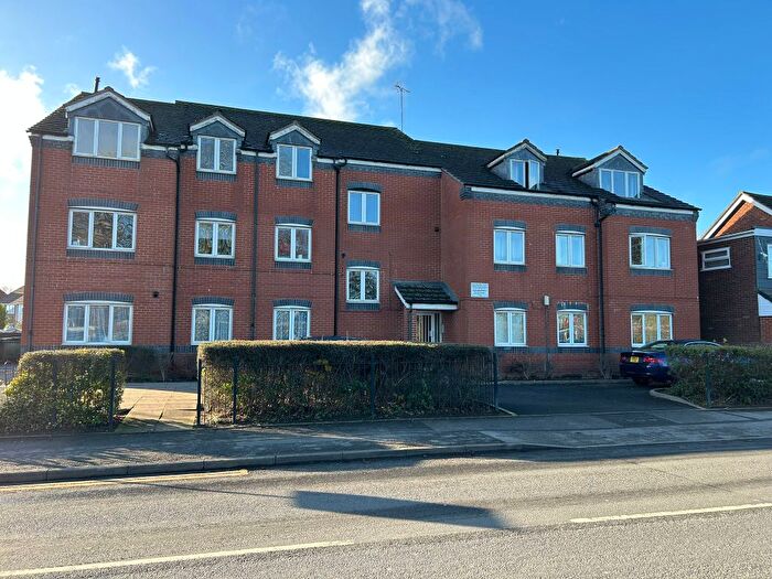 2 Bedroom Flat To Rent In Groveland Court, Ringwood Highway, Potters Green, Coventry, CV2