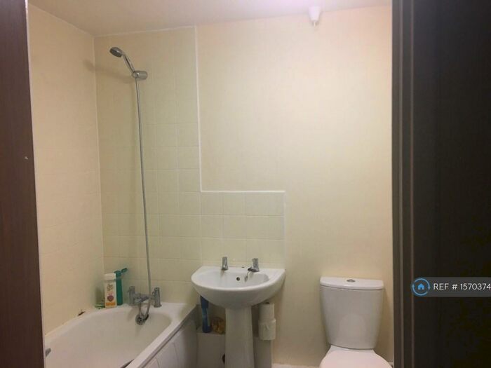 1 Bedroom Flat To Rent In Pentland Road, Slough, SL2