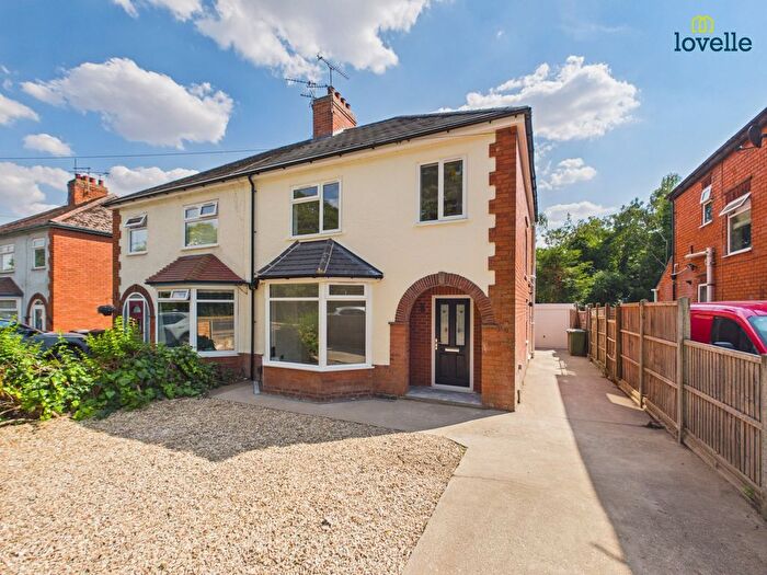 3 Bedroom Semi-Detached House For Sale In Greetwell Road, Lincoln, LN2