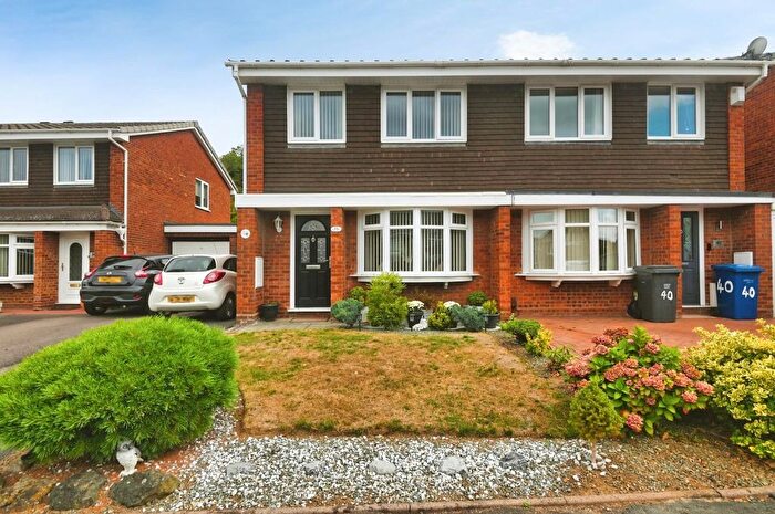3 Bedroom Semi-detached House For Sale In Scammerton, Wilnecote, Tamworth, B77