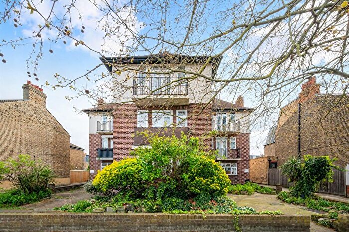 2 Bedroom Flat To Rent In Hamilton Road, Wimbledon, SW19