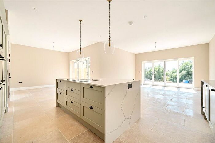 4 Bedroom Detached House For Sale In Shilton Road, Carterton, Oxfordshire, OX18