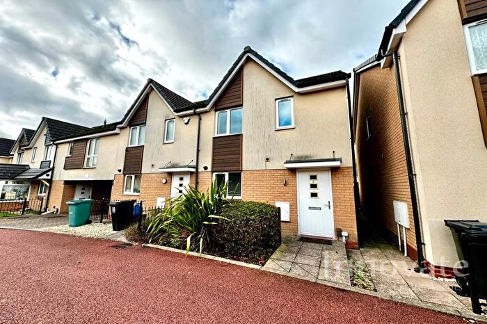 3 Bedroom Semi-Detached House To Rent In Webley Grove, Dudley, DY1