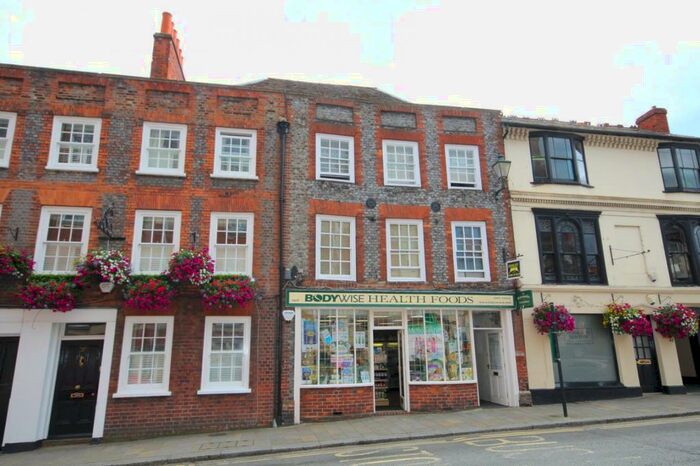 2 Bedroom Flat To Rent In Market Place, Henley-On-Thames, RG9