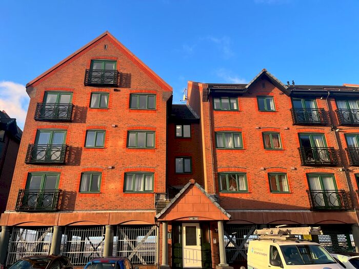 2 Bedroom Flat To Rent In South Ferry Quay, City Quay, Liverpool, L3