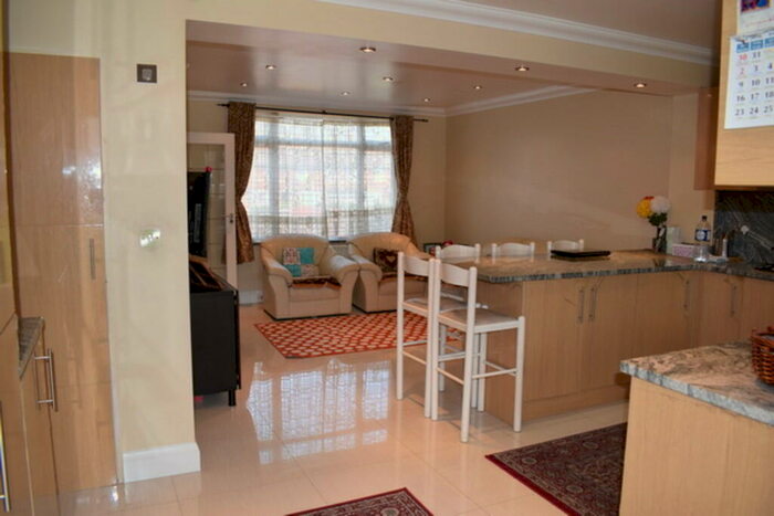 4 Bedroom Terraced House To Rent In Courtenay Avenue, Harrow Weald, HA3