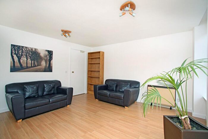 1 Bedroom Flat To Rent In Bothwell Street, Easter Road, Edinburgh, EH7