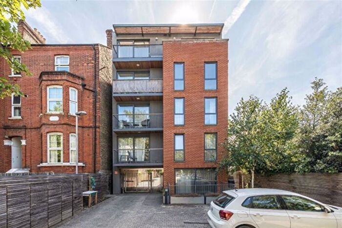 2 Bedroom Property For Sale In Kings Avenue, London, SW4