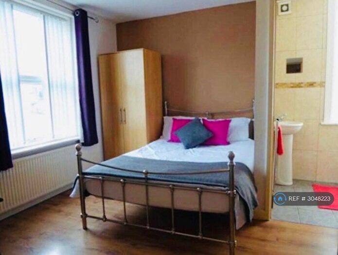 1 Bedroom Flat To Rent In Manchester Road, Huddersfield, HD4
