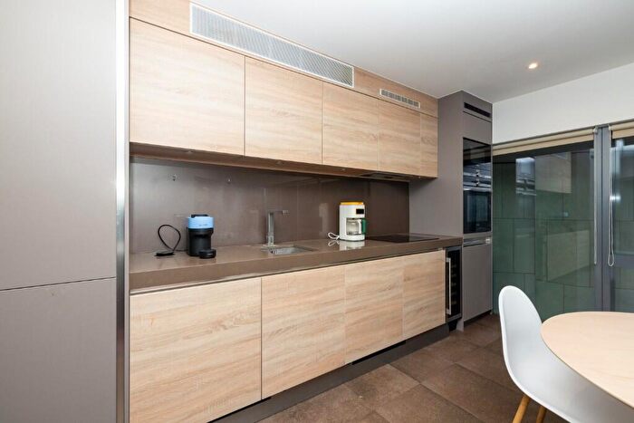 1 Bedroom Flat For Sale In City Road, London, EC1V