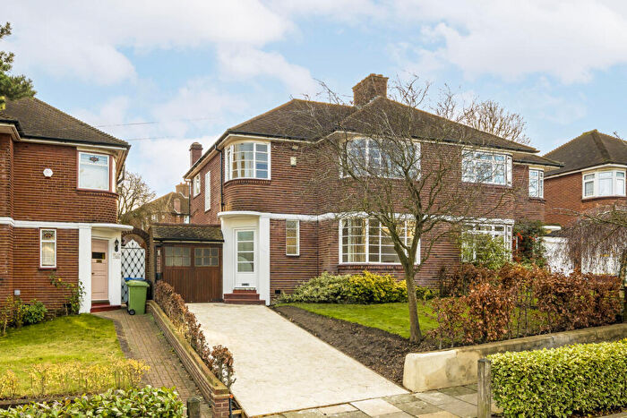 3 Bedroom Semi Detached House For Sale In Plum Lane, London, SE18