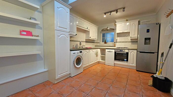 2 Bedroom Apartment To Rent In Empire House, PO5