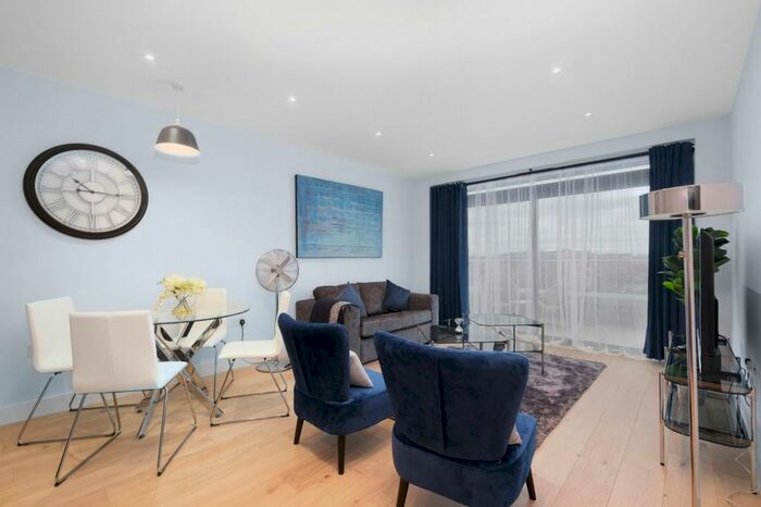 2 Bedroom Flat To Rent In Essoldo Close, Kenton Lane, Stanmore, HA3