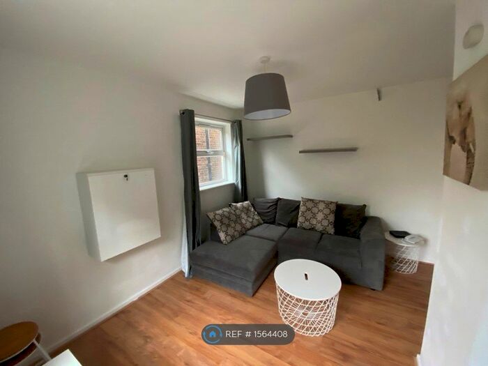 1 Bedroom Flat To Rent In Harrogate Court, London, SE12