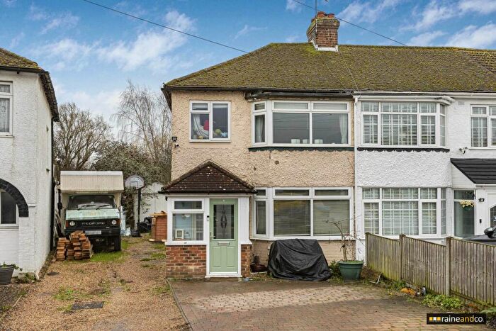 3 Bedroom End Of Terrace House For Sale In Broad Acres, Hatfield, AL10