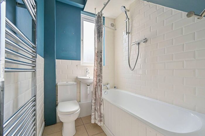 3 Bedroom Terraced House To Rent In Nimrod Road, Tooting, London, SW16