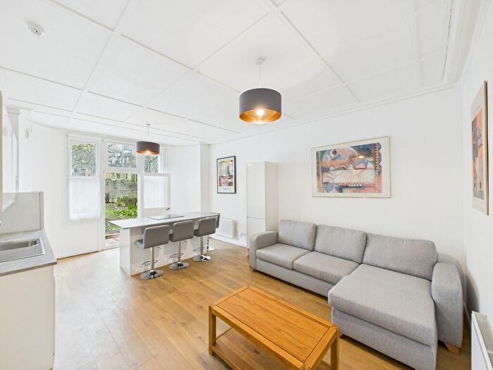 2 Bedroom Flat To Rent In Cromwell Road, Hove, BN3