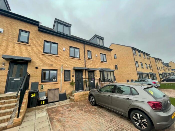 3 Bedroom Terraced House To Rent In Acre Lane, Brighouse, HD6