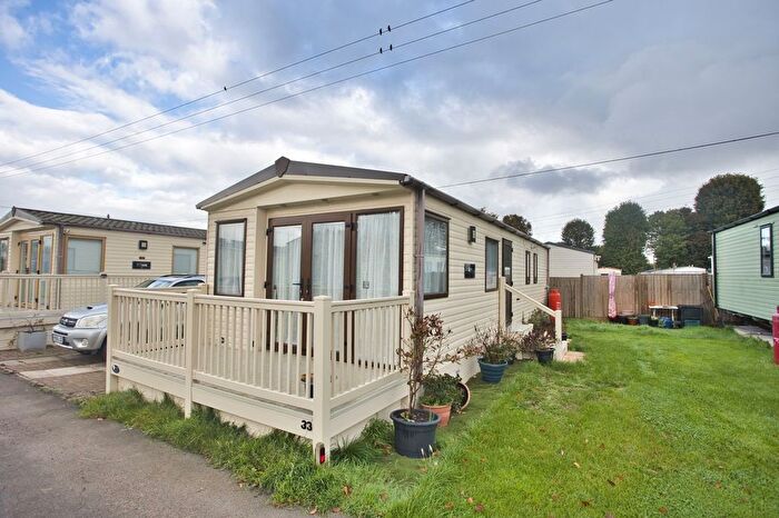 2 Bedroom Mobile/park Home For Sale In Vale Road, Sutton, CT15