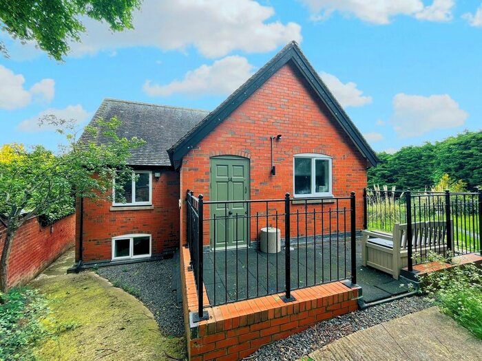 2 Bedroom Flat To Rent In Warwick Hall Gardens, Bromsgrove, B60