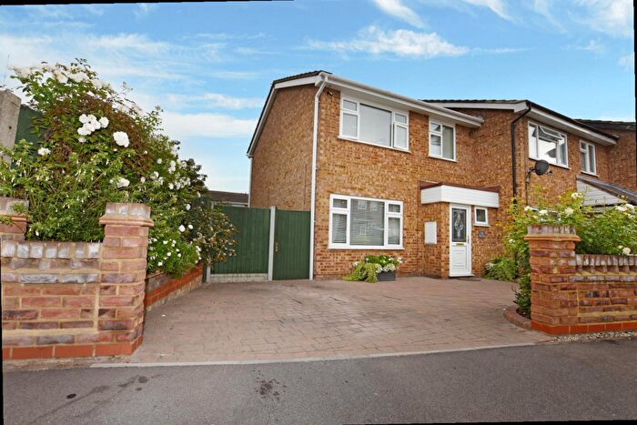 3 Bedroom House For Sale In Close To Town - Eton Close, Canvey Island, SS8