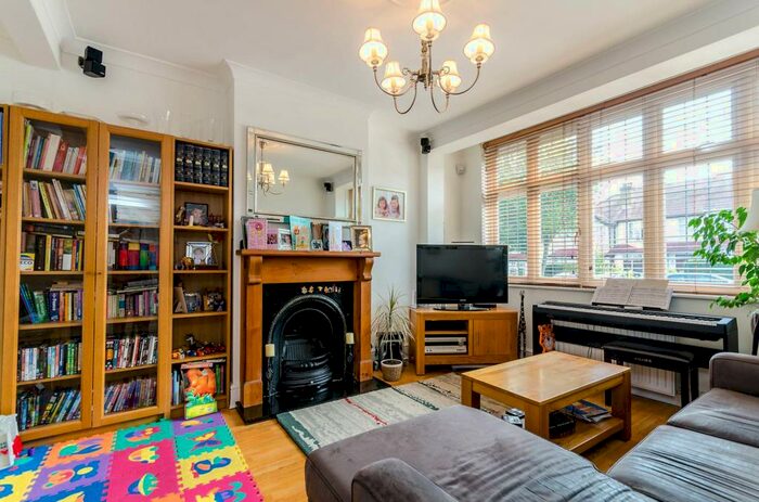 4 Bedroom End Of Terrace House To Rent In Stoneleigh Avenue, Worcester Park, KT4