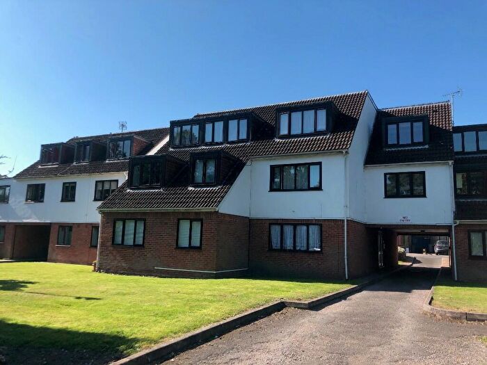 1 Bedroom Apartment To Rent In Potters Road, Barnet, Herts, EN5