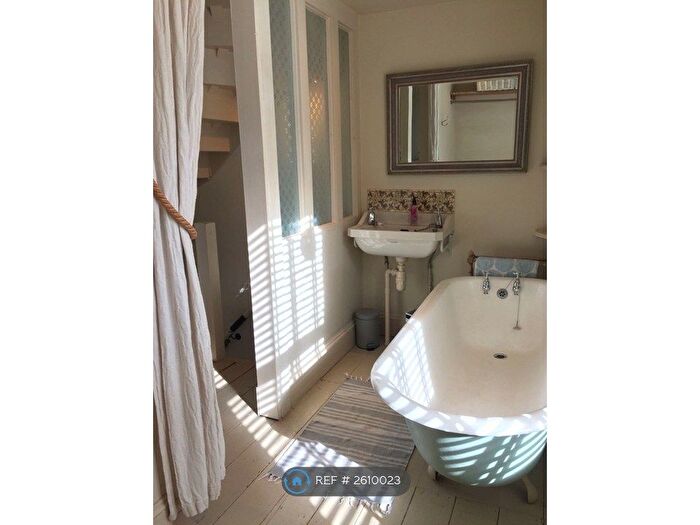 1 Bedroom Terraced House To Rent In Gyllyng Street, Falmouth, TR11